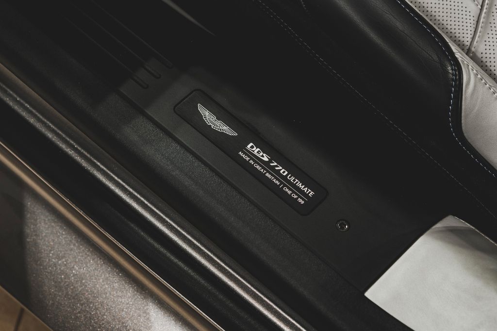 Aston Martin DBS 2024