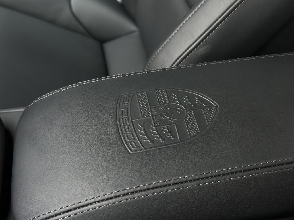 Porsche 992 2025