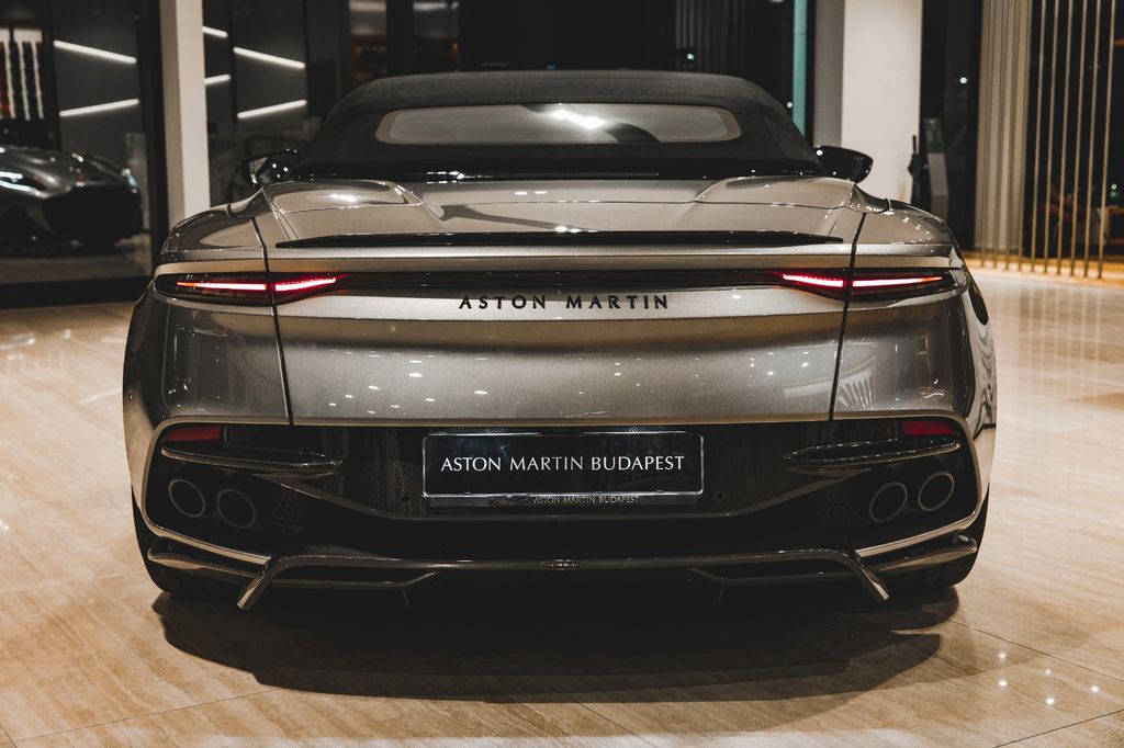 Aston Martin DBS 2024