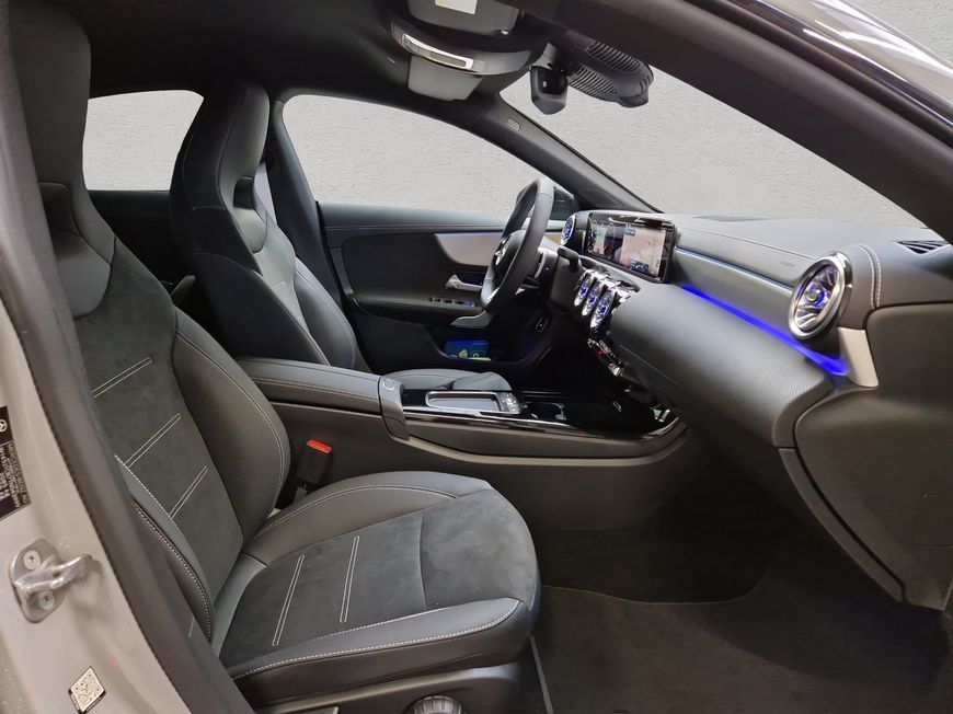 Mercedes-Benz CLA 200 2025