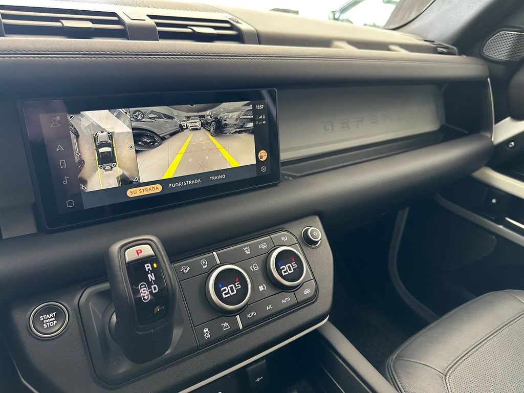 Land Rover Defender 2024