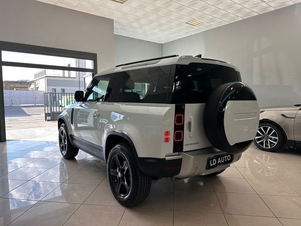 Land Rover Defender 2024