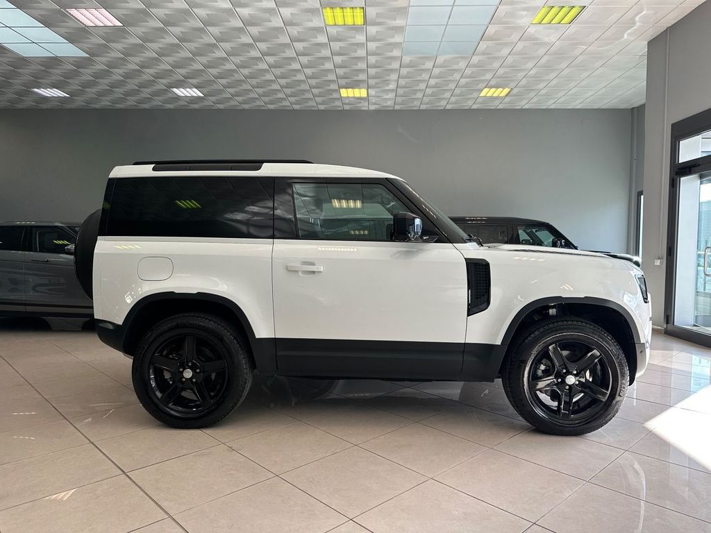 Land Rover Defender 2024