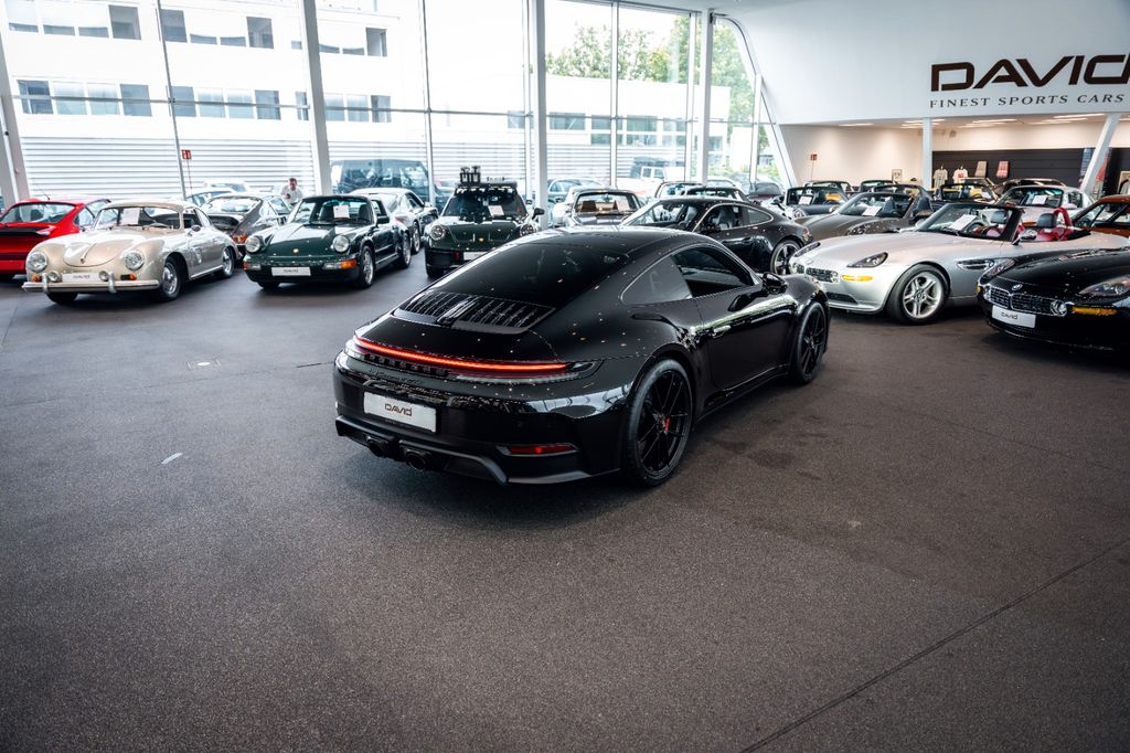 Porsche 992 2025