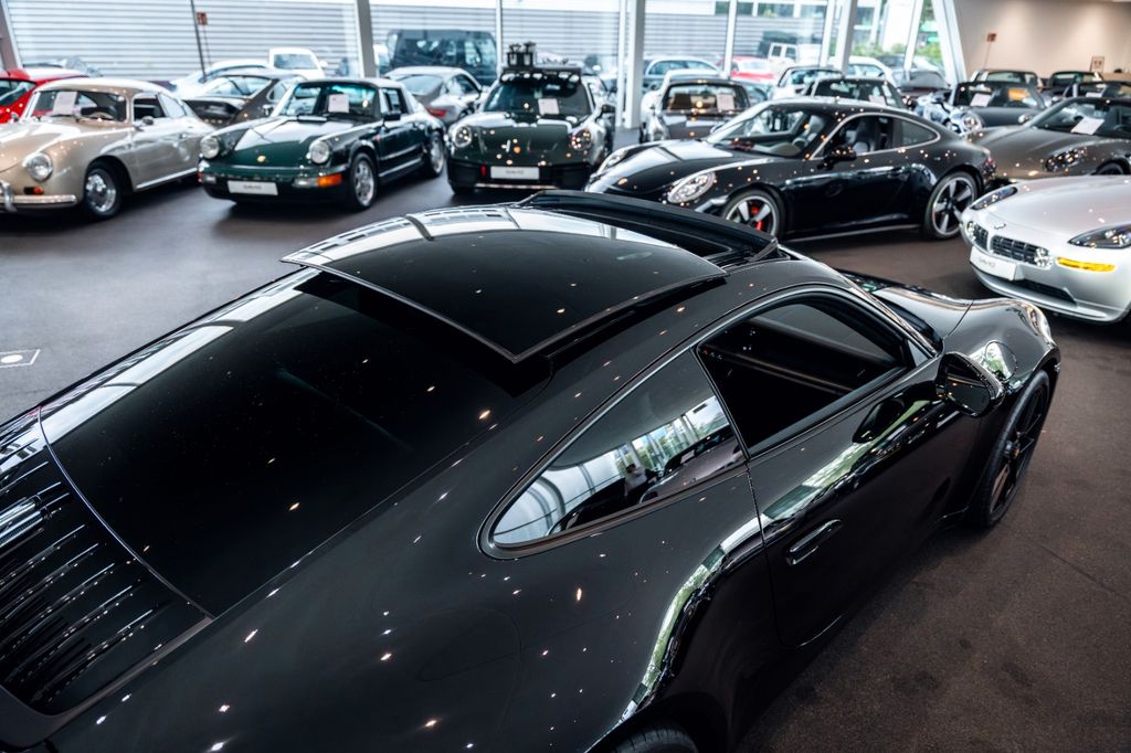 Porsche 992 2025