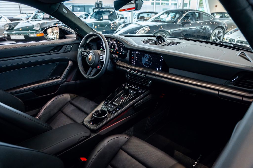 Porsche 992 2025