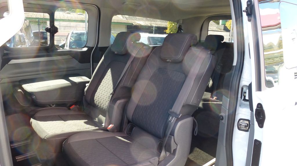 Ford Tourneo Custom 2025