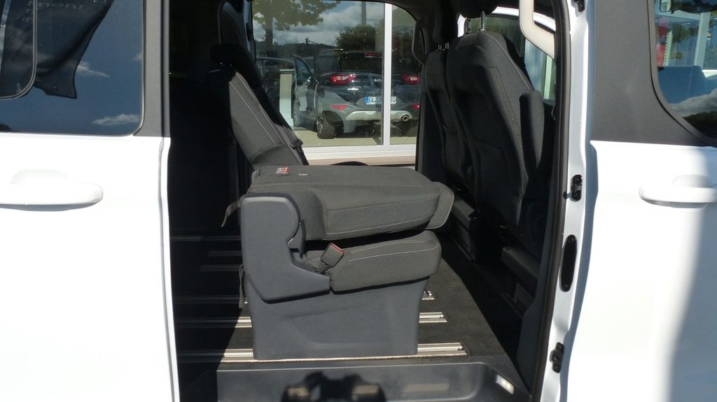 Ford Tourneo Custom 2025