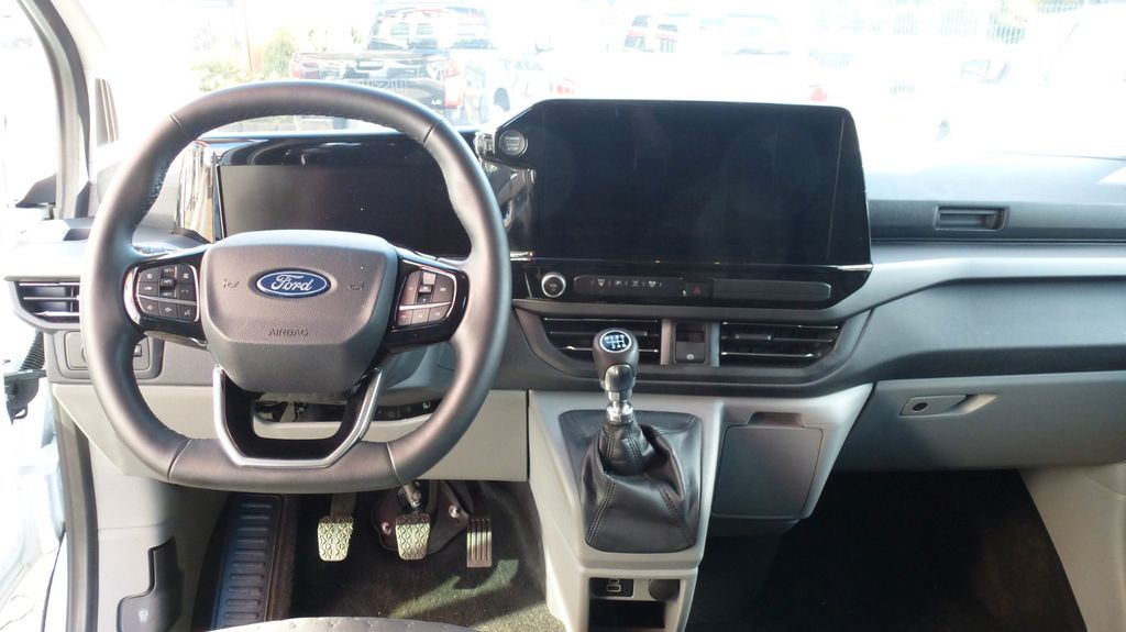 Ford Tourneo Custom 2025