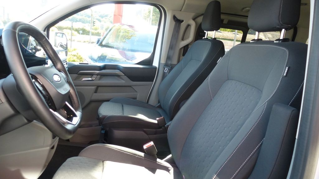 Ford Tourneo Custom 2025