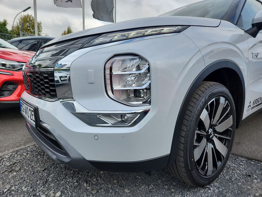 Mitsubishi Plug-in Hybrid Outlander 2025