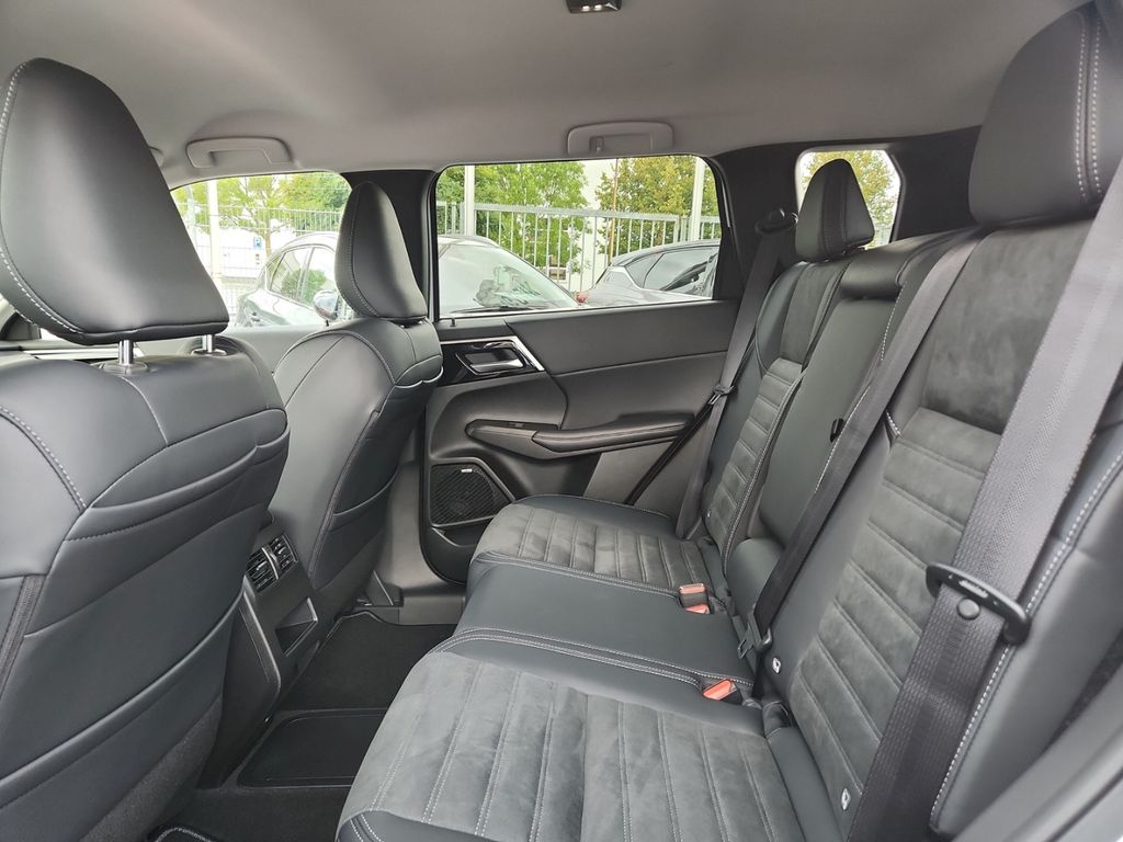 Mitsubishi Plug-in Hybrid Outlander 2025