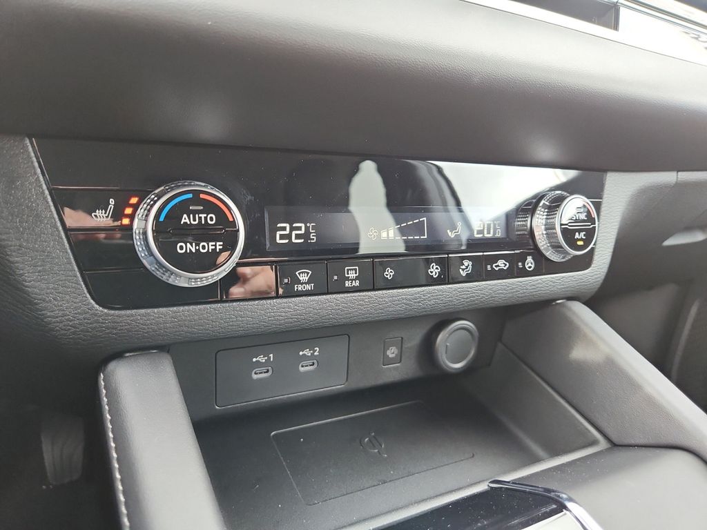 Mitsubishi Plug-in Hybrid Outlander 2025