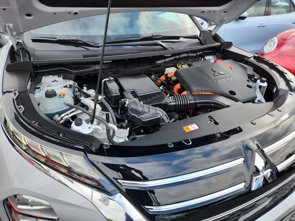Mitsubishi Plug-in Hybrid Outlander 2025