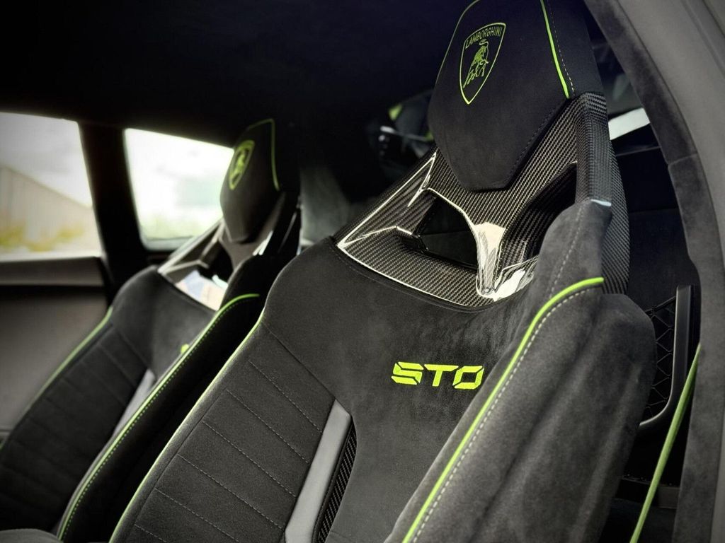 Lamborghini Huracán 2023