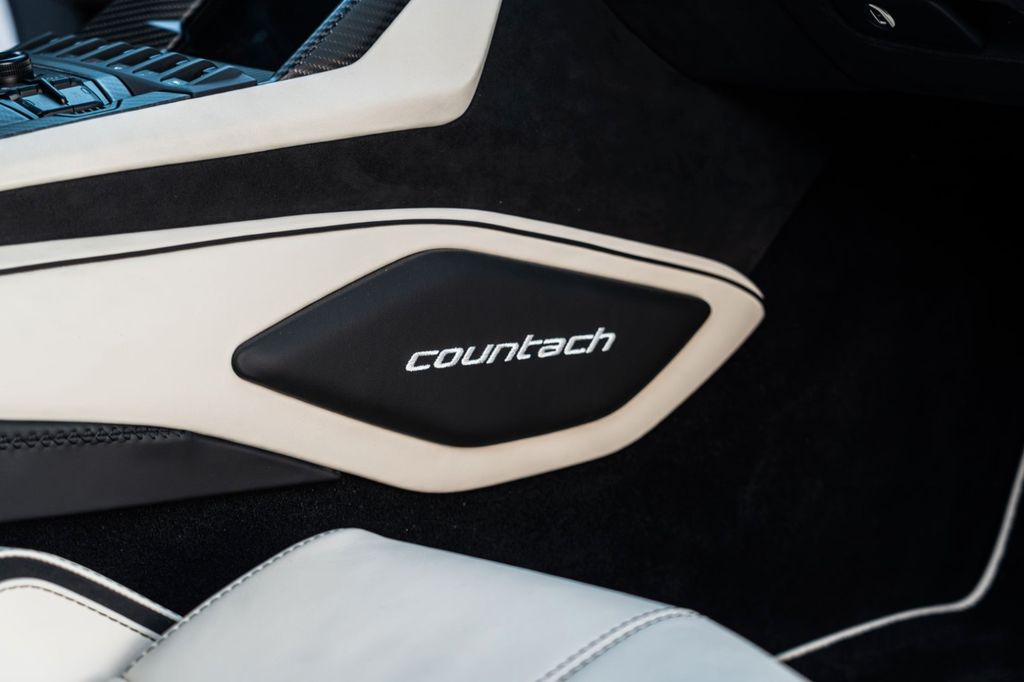 Lamborghini Countach 2023