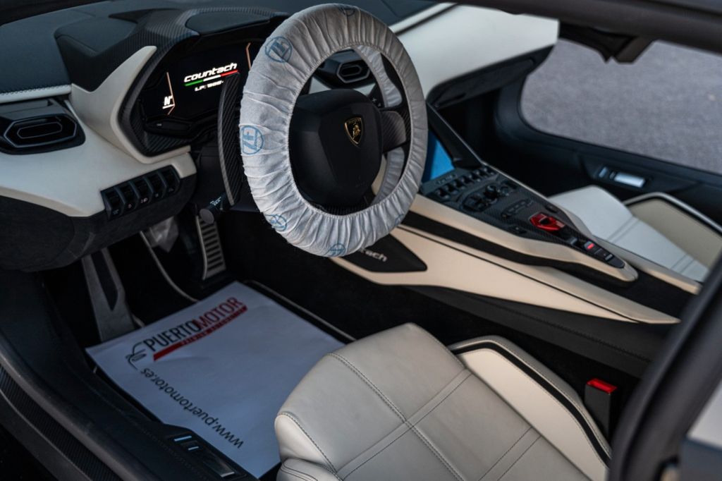 Lamborghini Countach 2023