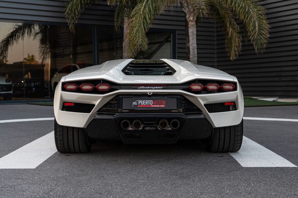 Lamborghini Countach 2023