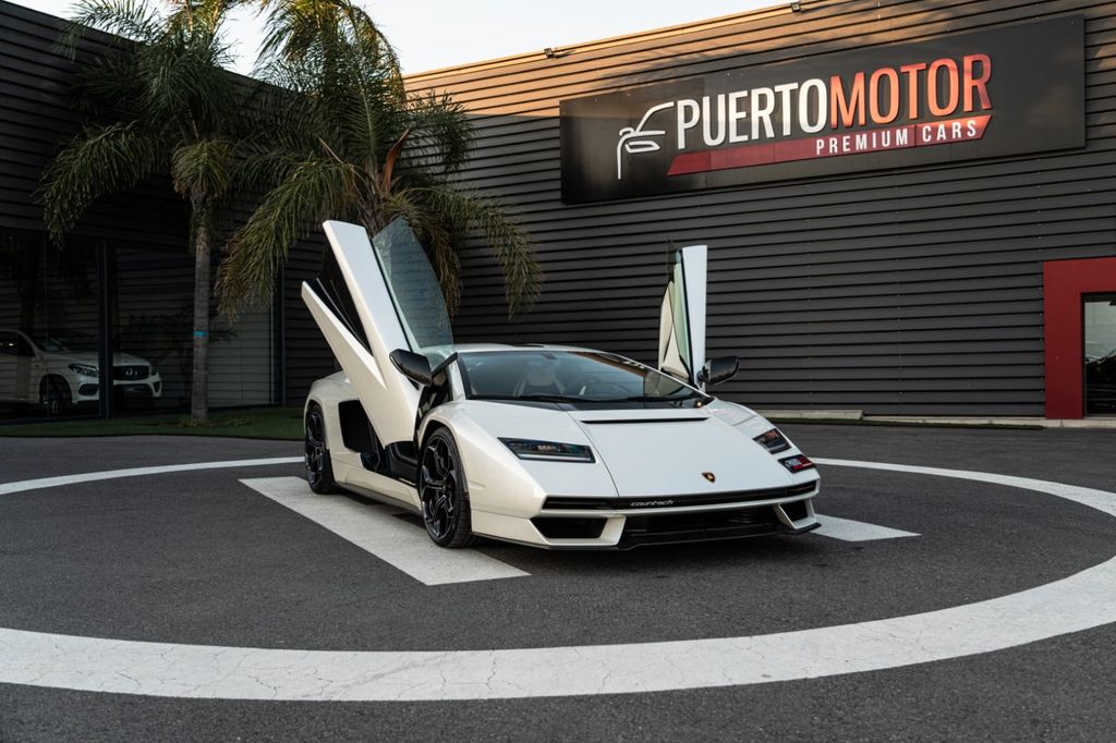 Lamborghini Countach 2023