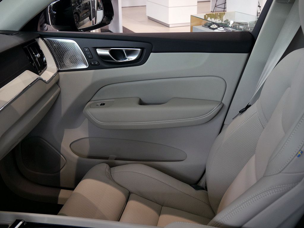 Volvo XC60 2025