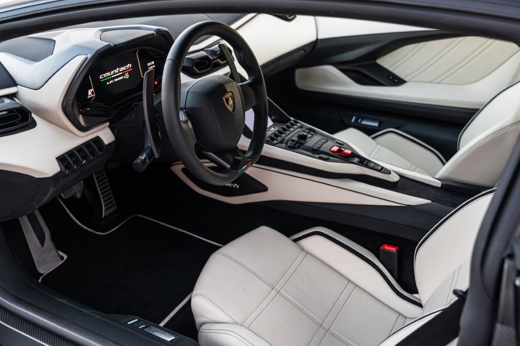 Lamborghini Countach 2023