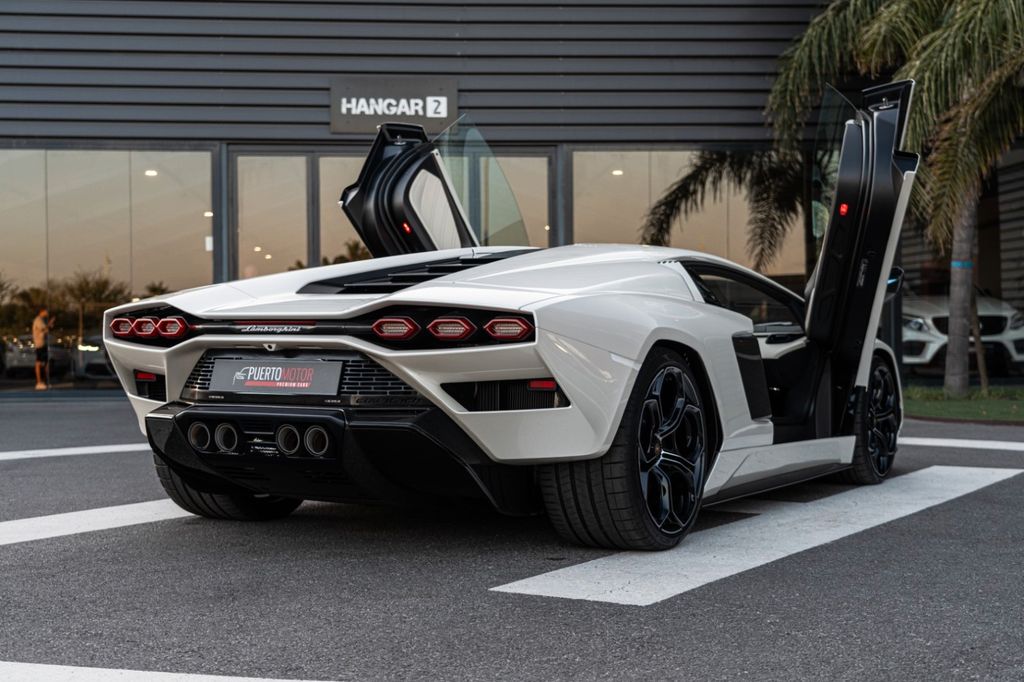 Lamborghini Countach 2023