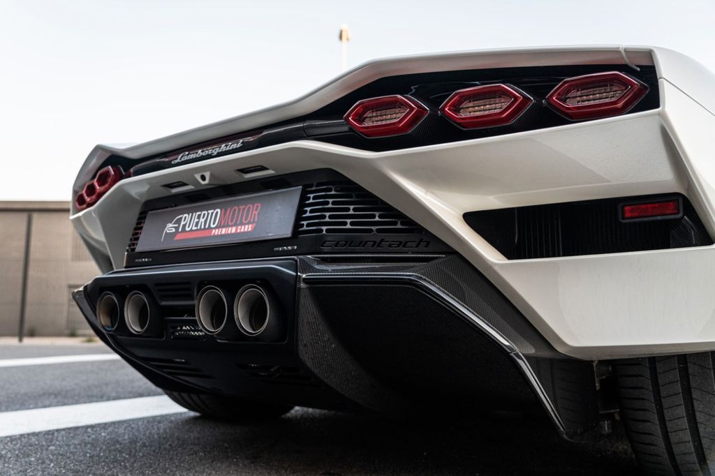 Lamborghini Countach 2023