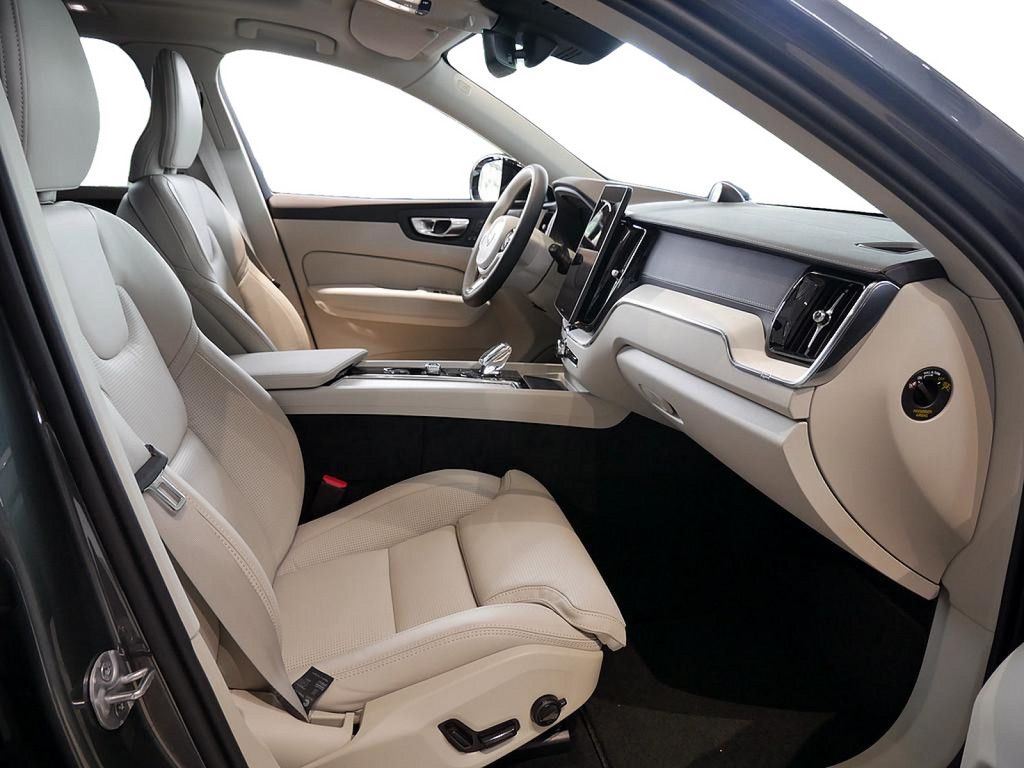 Volvo XC60 2025
