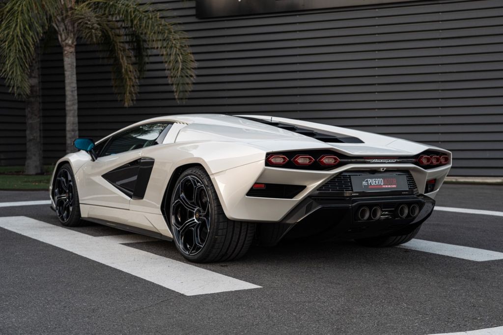 Lamborghini Countach 2023