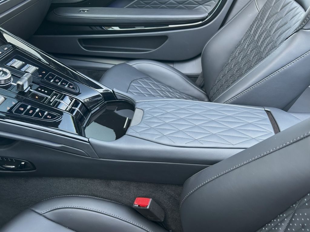 Aston Martin DB12