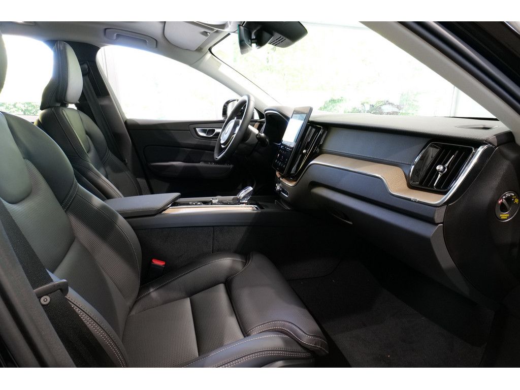 Volvo XC60 2025