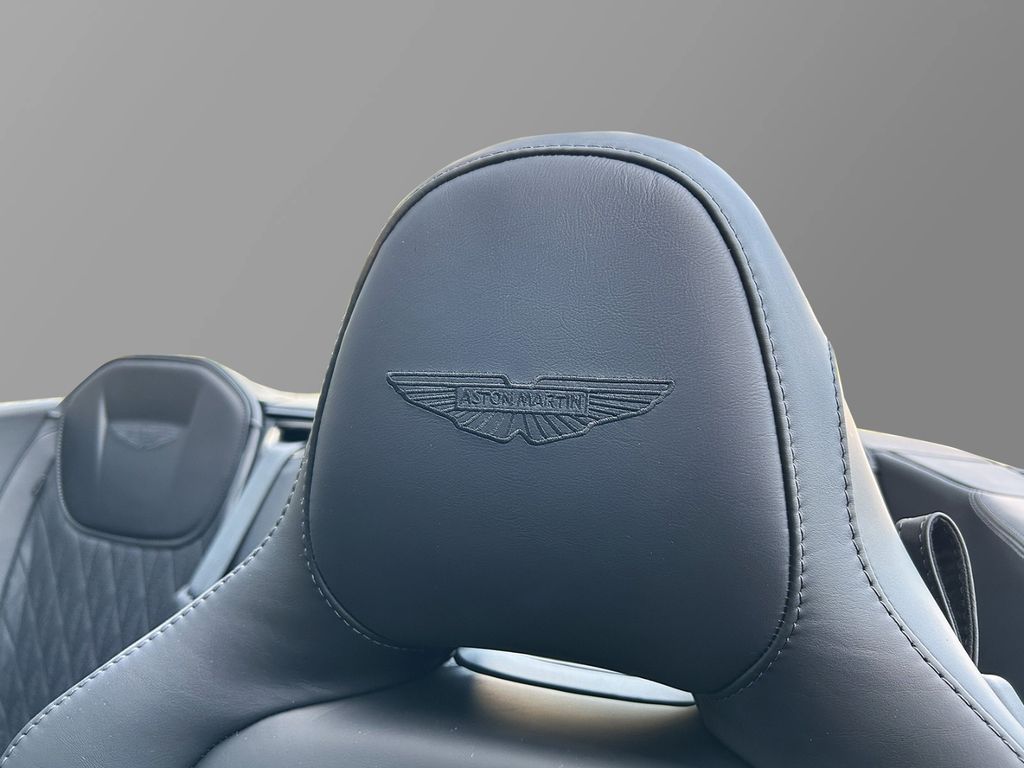 Aston Martin DB12