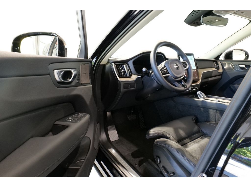 Volvo XC60 2025