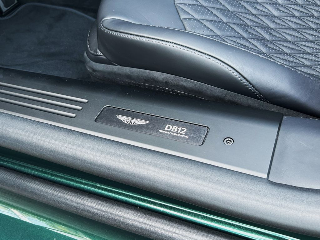 Aston Martin DB12