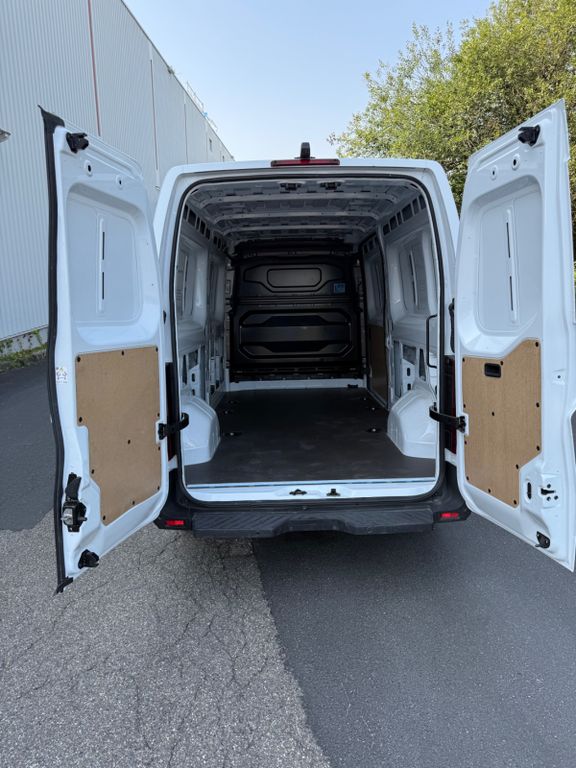 Nissan Interstar 2024