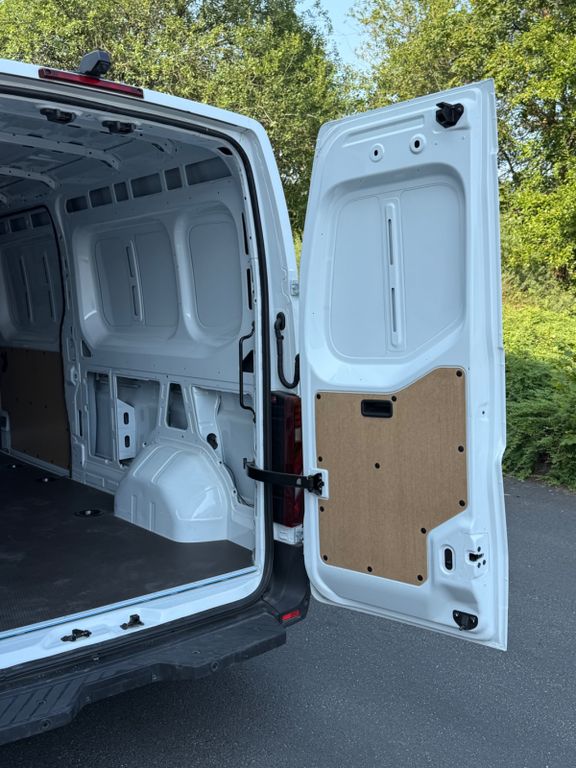 Nissan Interstar 2024