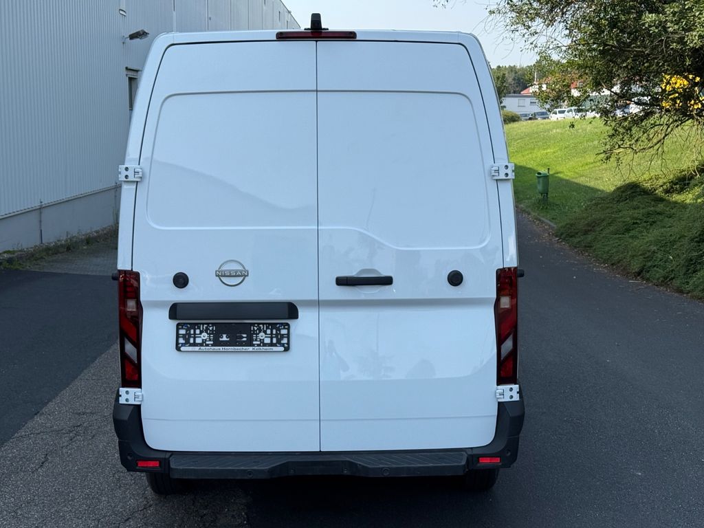 Nissan Interstar 2024