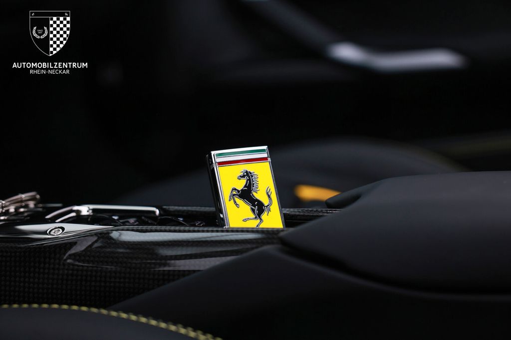 Ferrari 296 GTS 2023