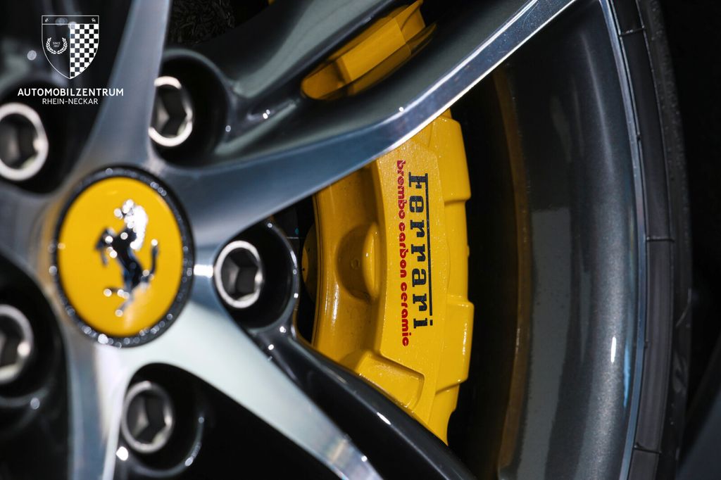 Ferrari 296 GTS 2023