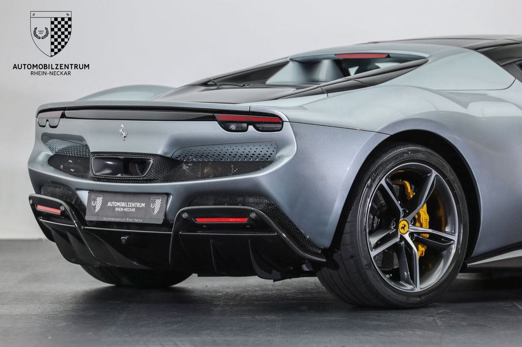 Ferrari 296 GTS 2023