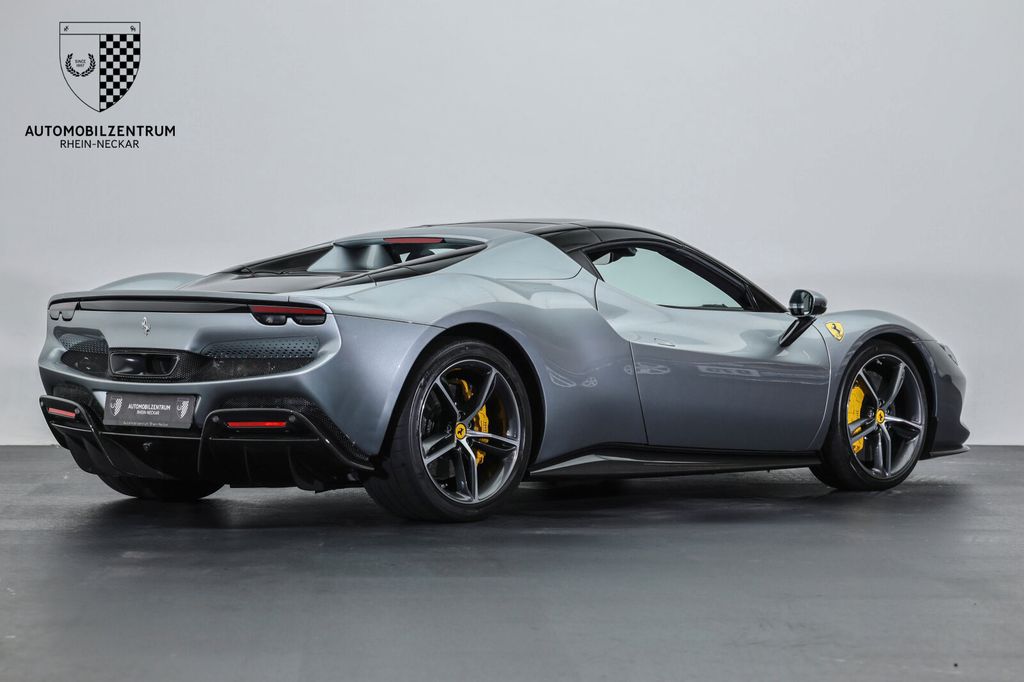 Ferrari 296 GTS 2023