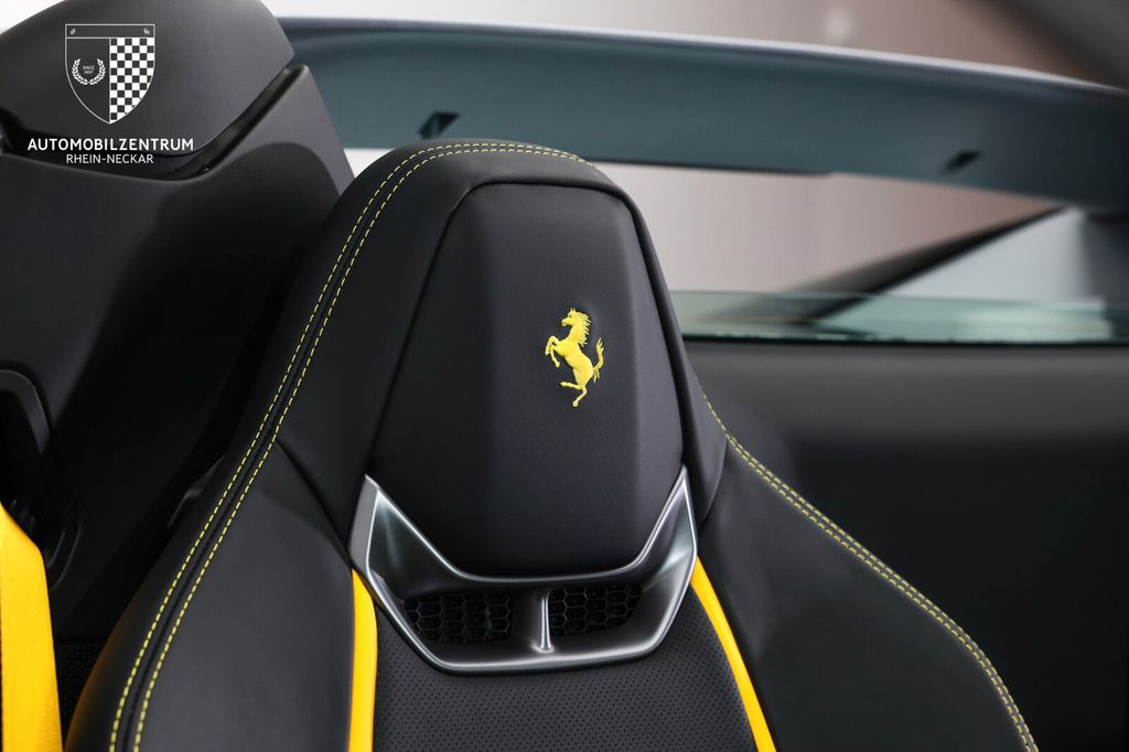 Ferrari 296 GTS 2023