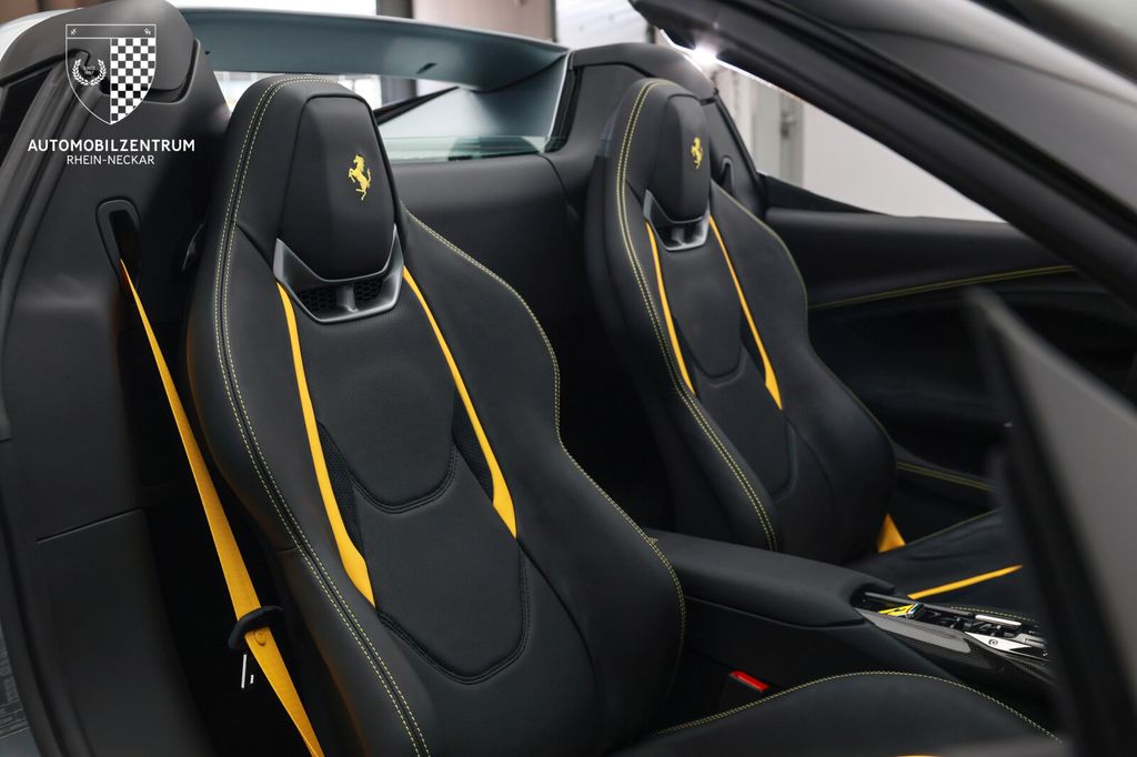 Ferrari 296 GTS 2023