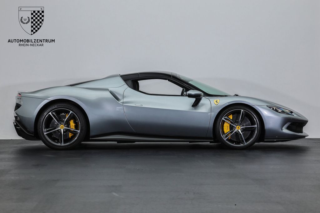 Ferrari 296 GTS 2023