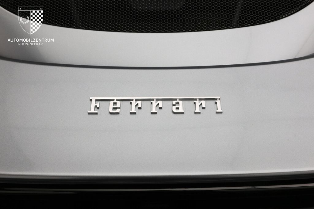 Ferrari 296 GTS 2023