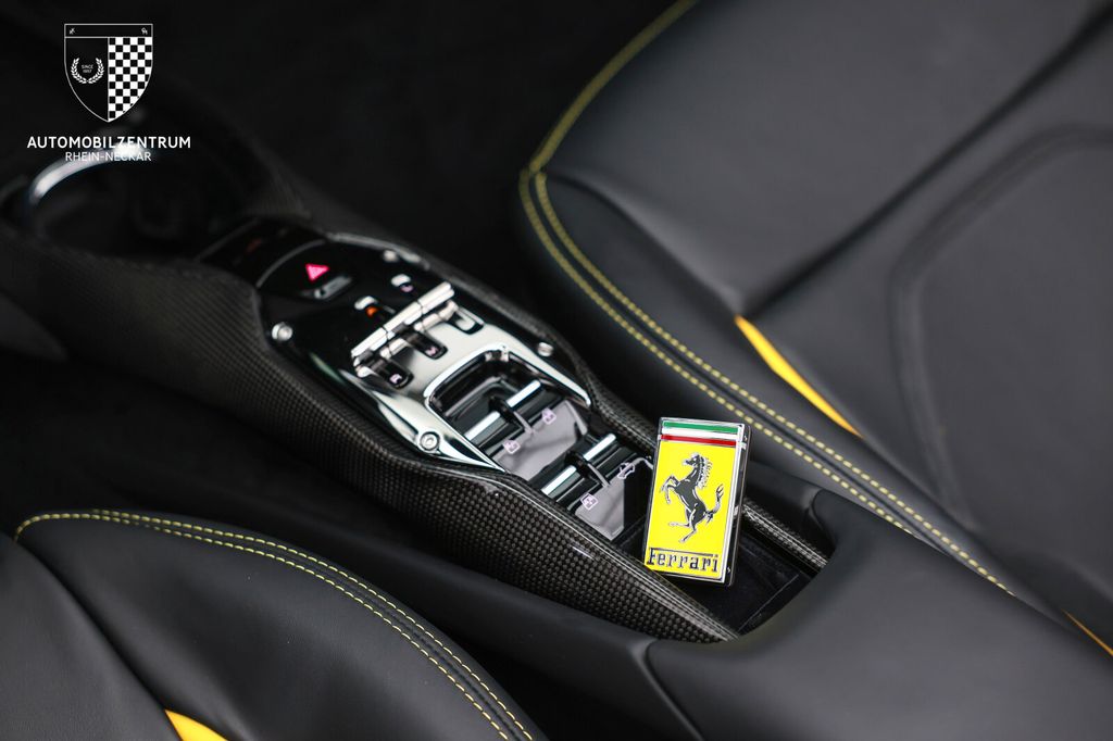 Ferrari 296 GTS 2023