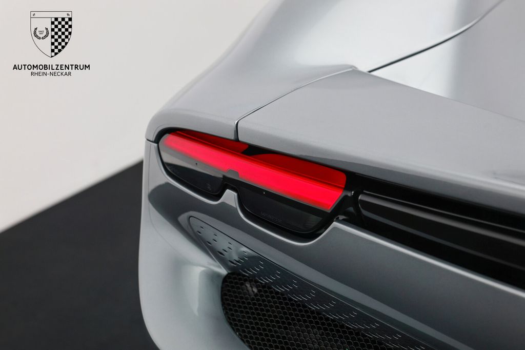 Ferrari 296 GTS 2023