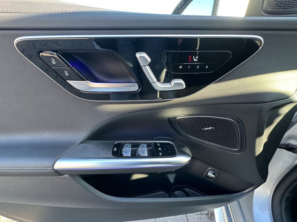 Mercedes-Benz C 200 2025