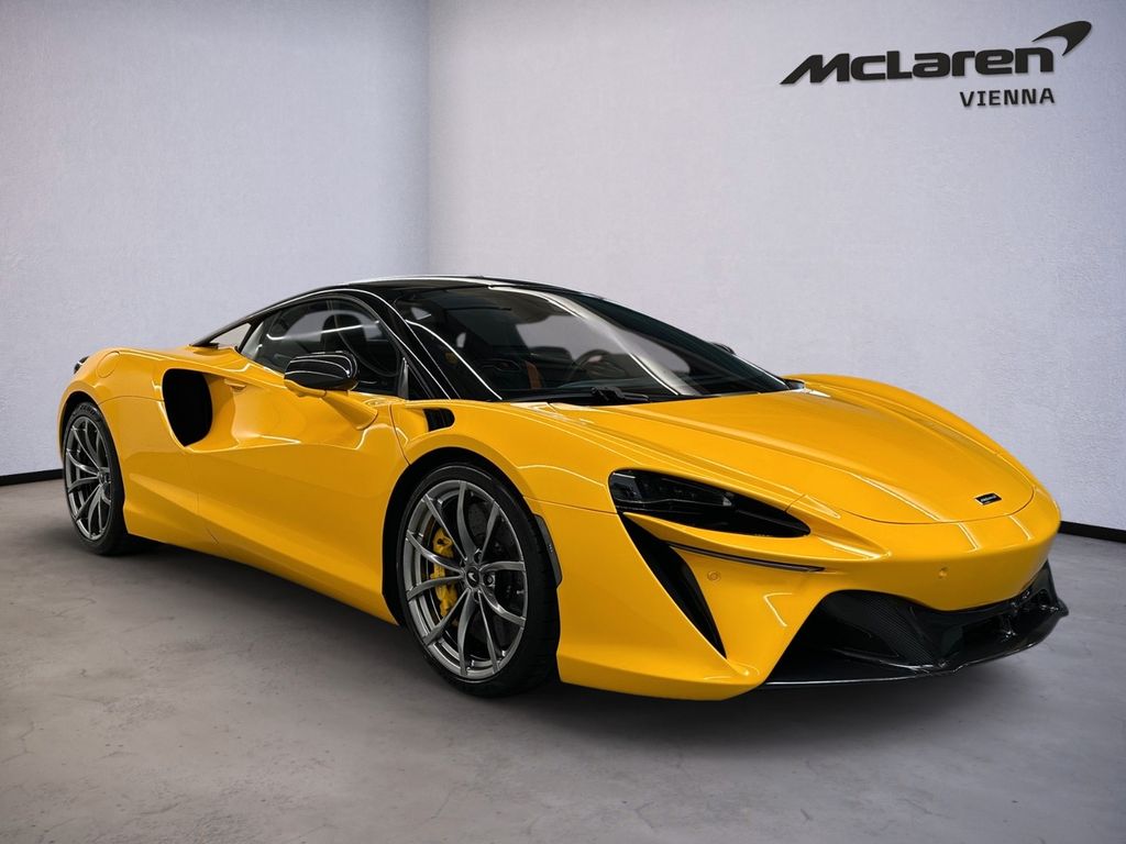 McLaren Artura 2024