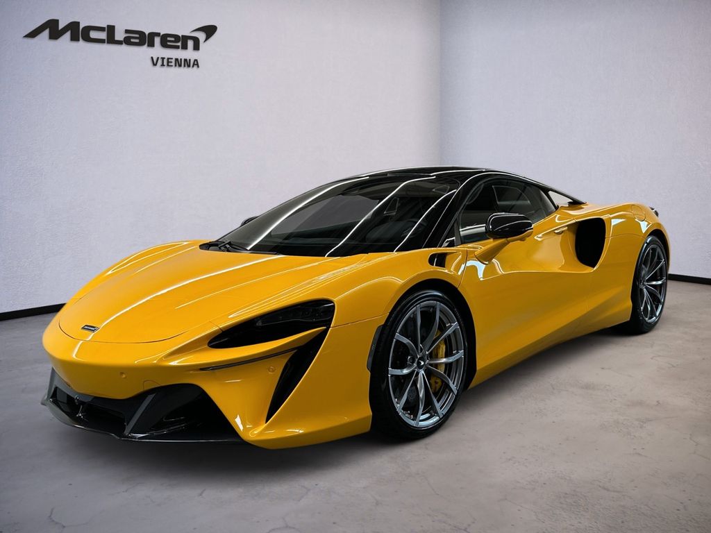 McLaren Artura 2024